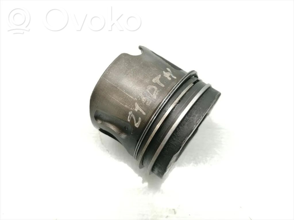 Opel Astra H Piston 