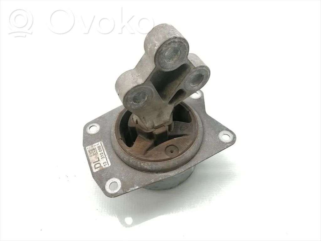 Opel Insignia A Engine mount bracket 