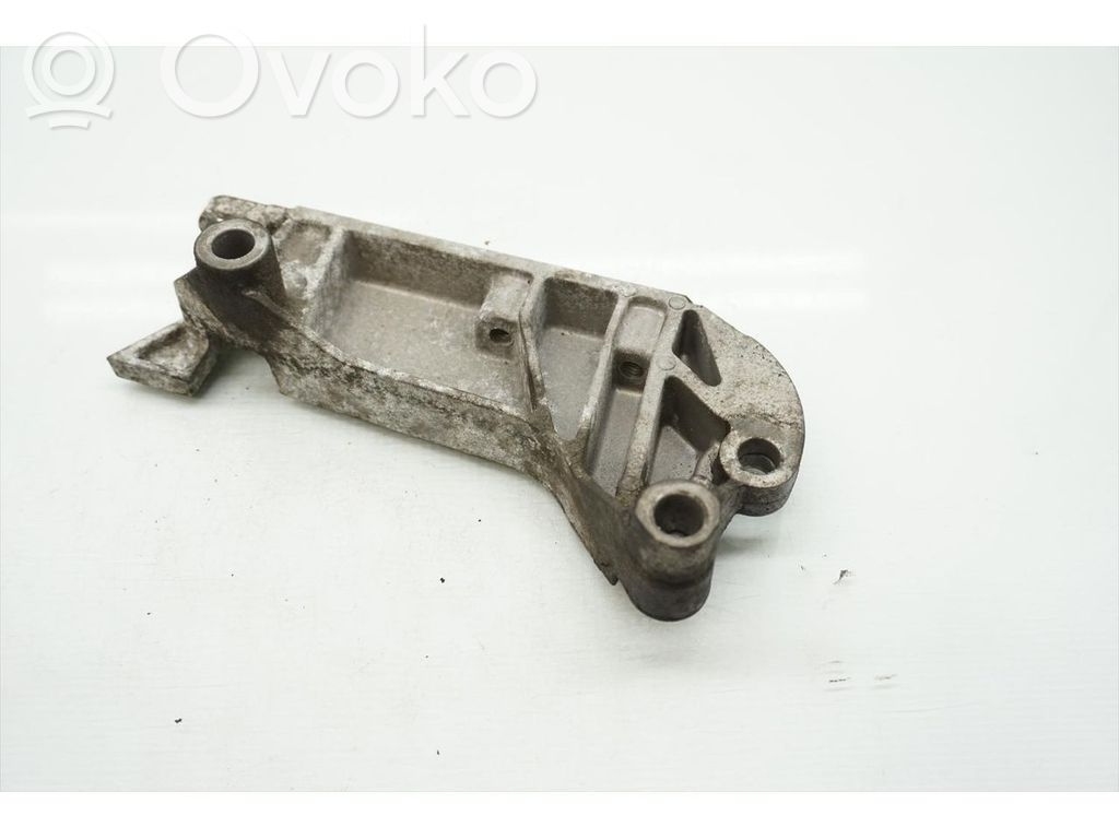 Opel Vectra C Moottorin kiinnikekorvake (käytetyt) 