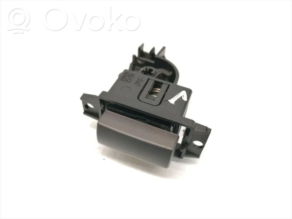 Glove box handle   7148752