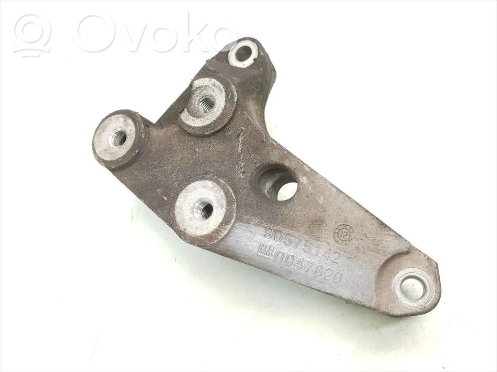 Engine mounting bracket   0047620,90575142