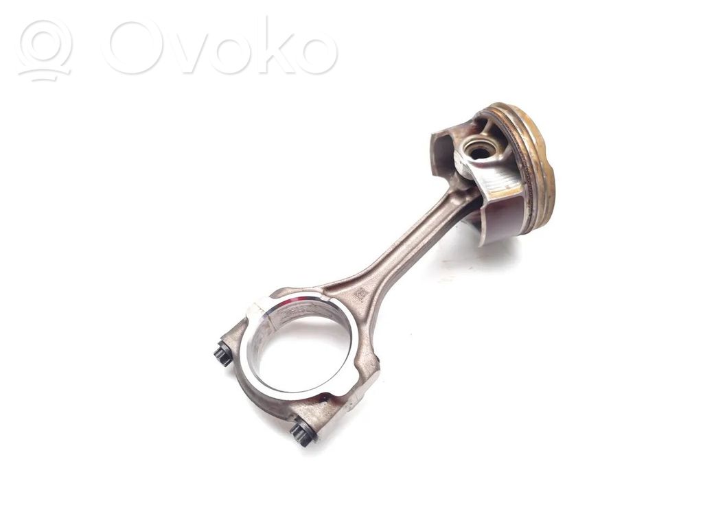 Toyota Yaris Tłok z korbowodem 