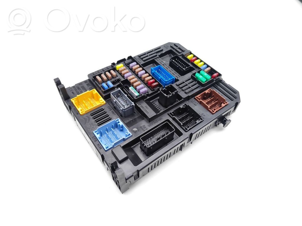 Opel Corsa F Module de fusibles