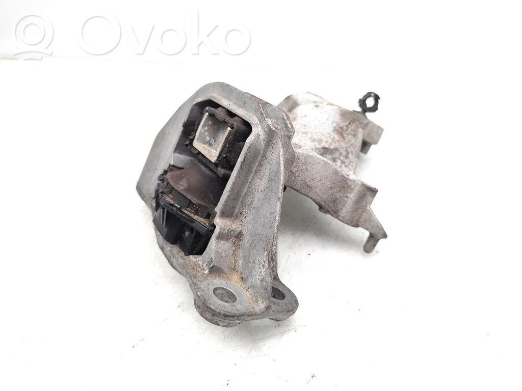 Dacia Duster Engine mount bracket 