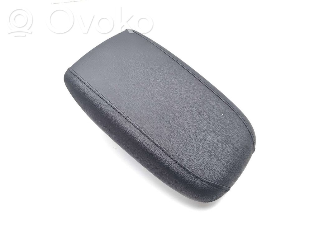 KIA Xceed Reposabrazos