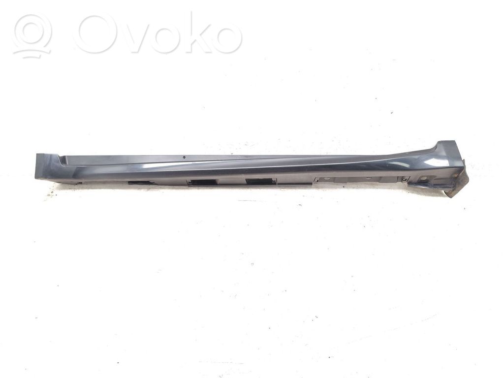 Toyota Avensis T270 Sottoporta