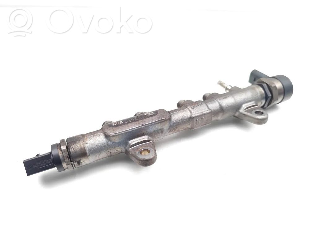 BMW 1 F20 F21 Listwa wtryskowa 