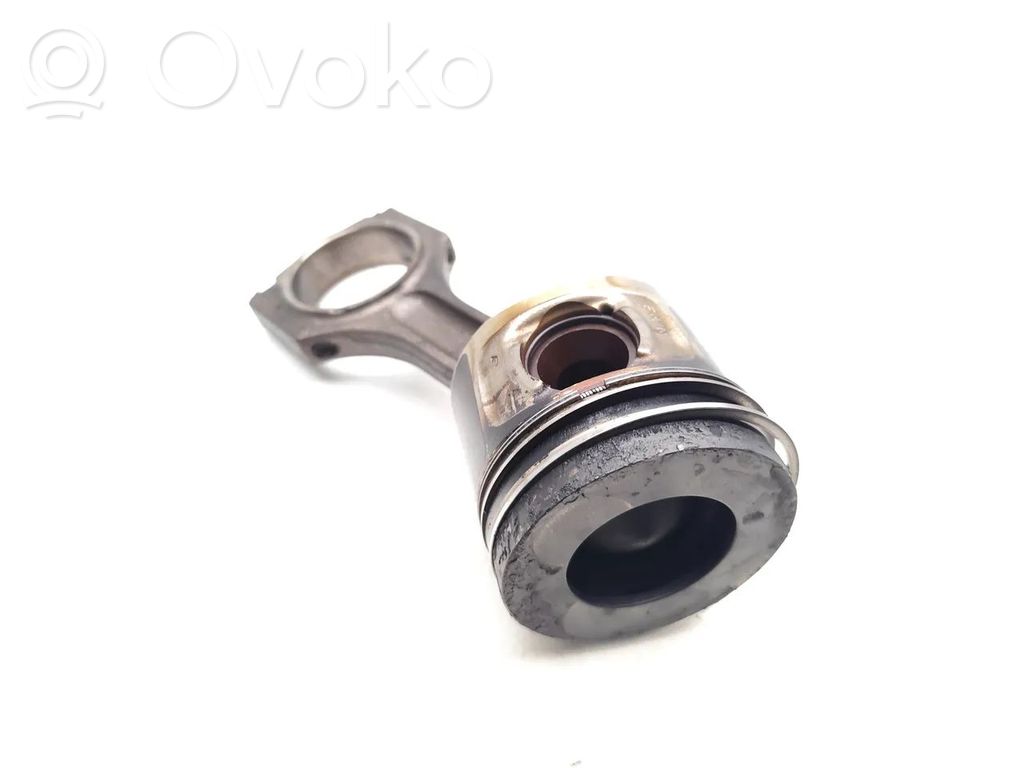 Piston with connecting rod   N47D20C