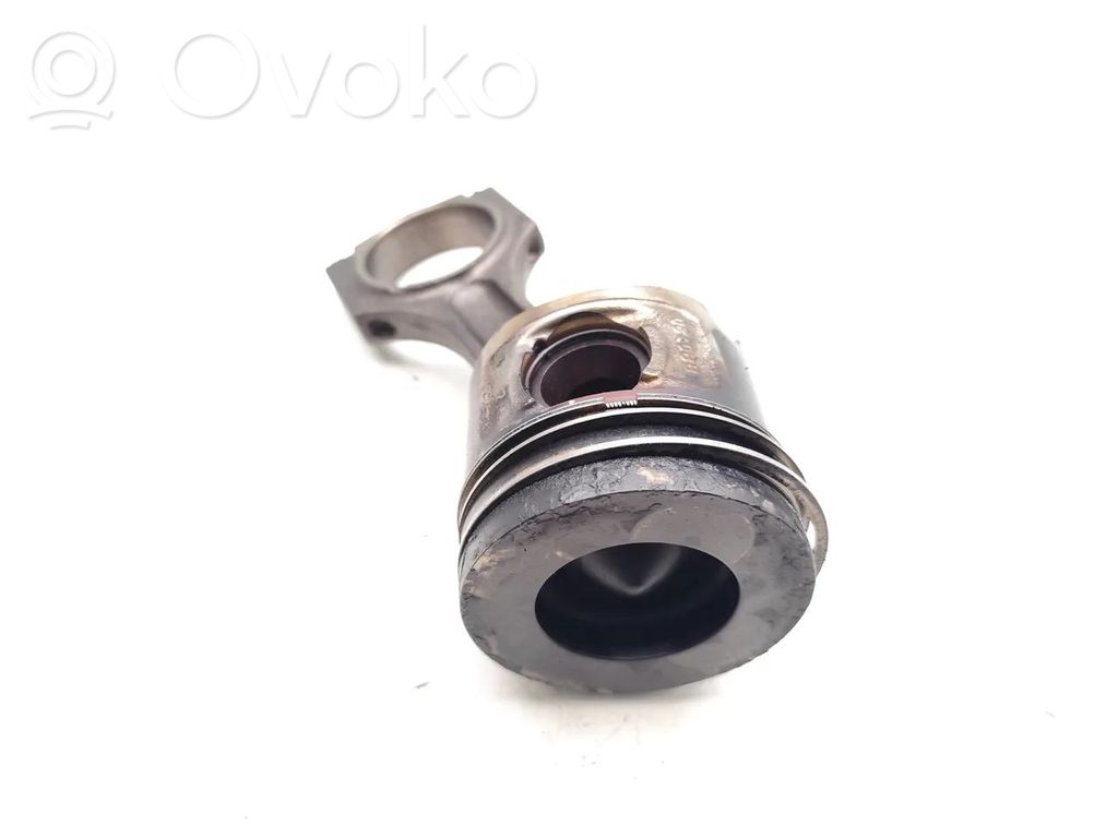 Piston with connecting rod   N47D20C