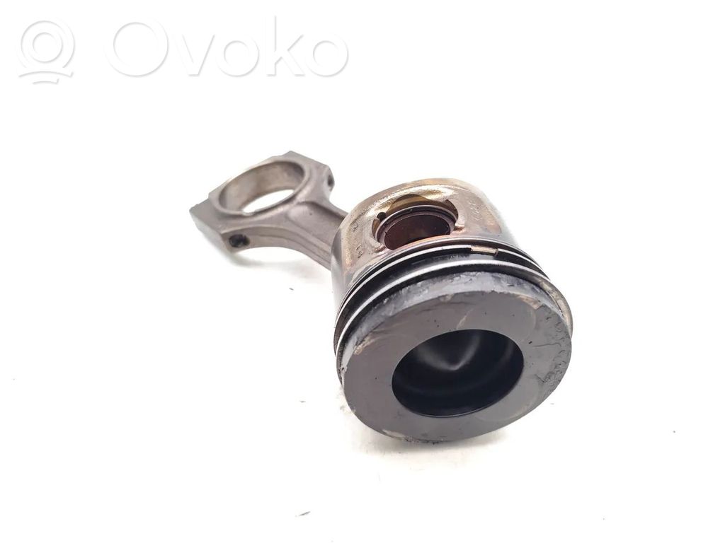 Piston with connecting rod   N47D20C