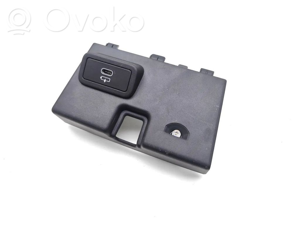 Enchufe conector USB   6807232,106038803C
