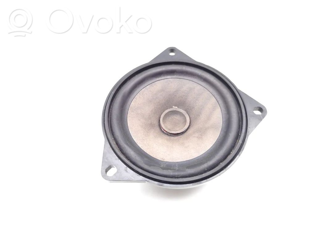 BMW 1 F20 F21 Garsiakalbis (-iai) galinėse duryse 