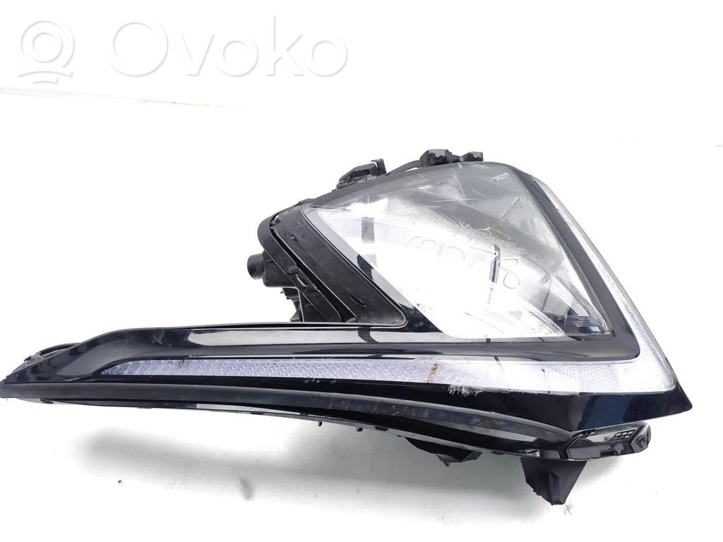 KIA Sportage Lampa przednia 