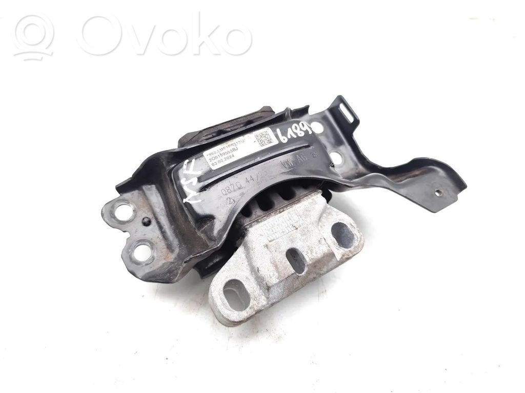 Volkswagen Polo VI Engine mount bracket 