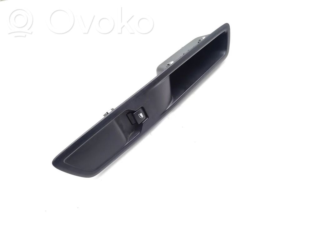 Opel Vivaro Electric window control switch 