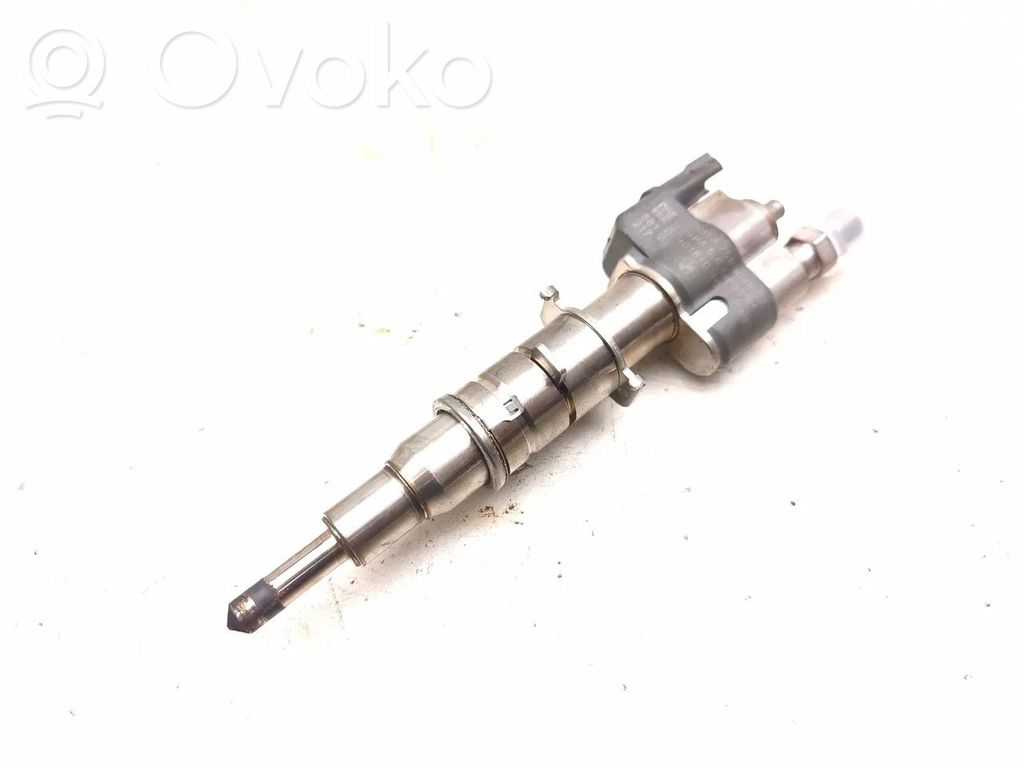 Fuel injector   7589048,758904809
