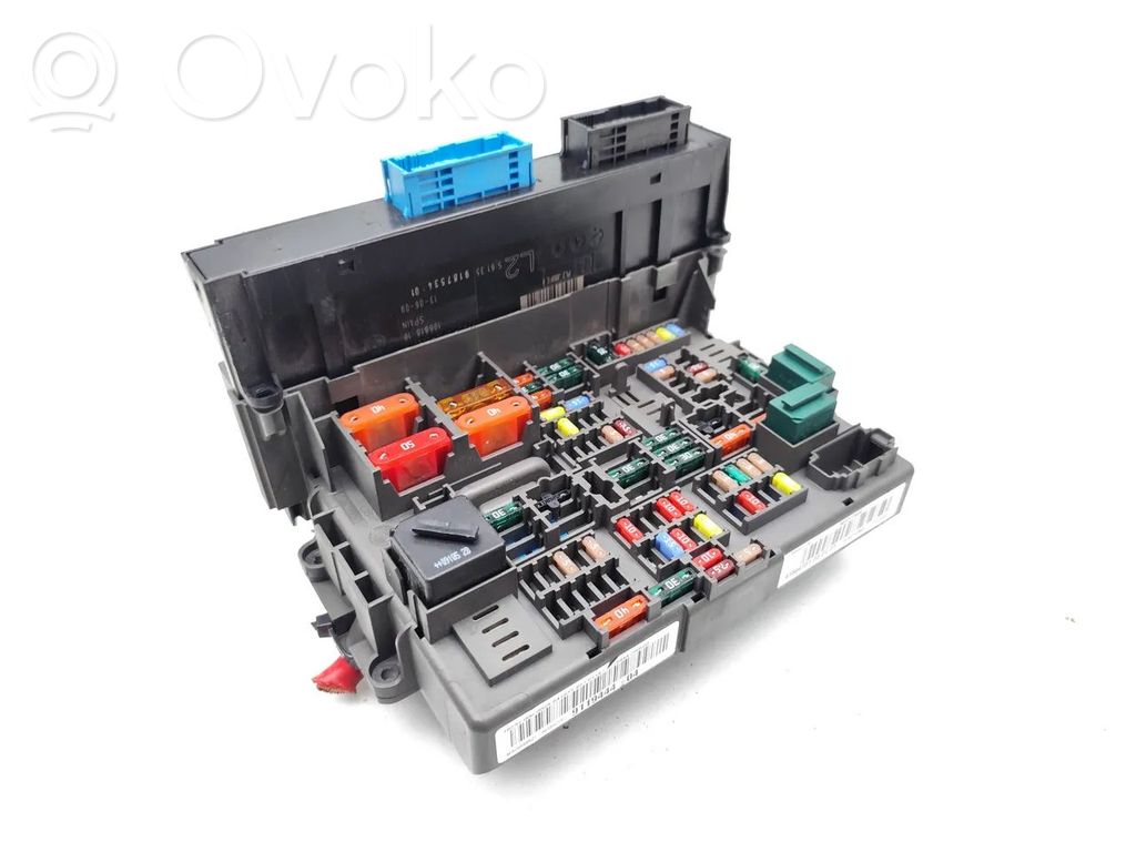 BMW 1 E81 E87 Fuse module 