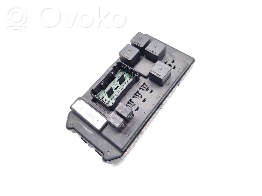 Jeep Commander Fuse module 