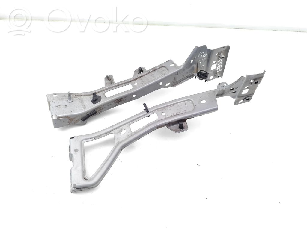 Audi A5 Fender mounting bracket 