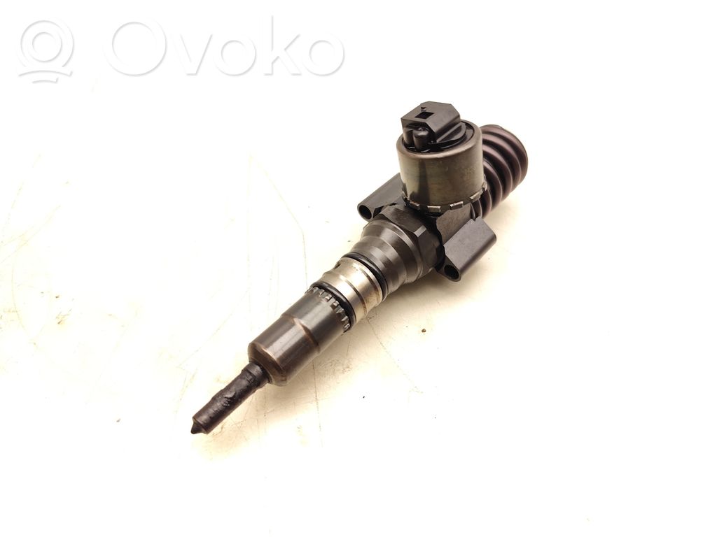 Volkswagen Golf V Injector combustibil 
