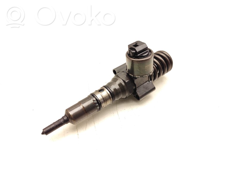 Volkswagen Golf V Injector combustibil 