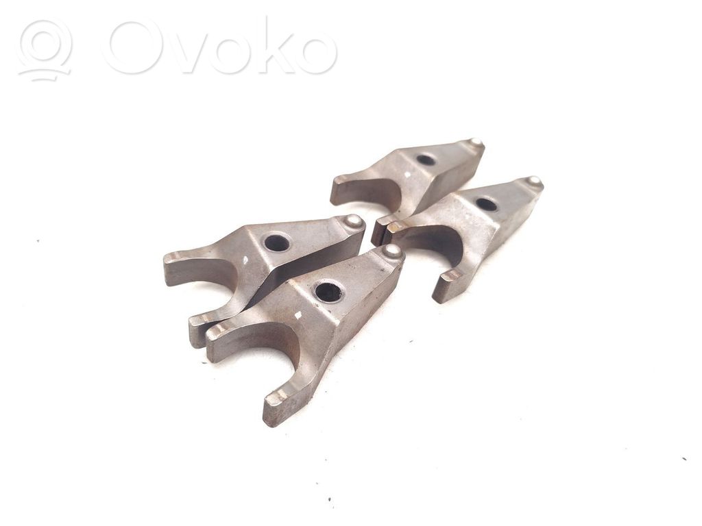 Toyota RAV 4 (XA40) Fuel Injector clamp holder