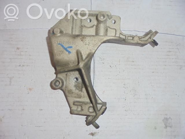 Peugeot 307 Engine mount bracket 