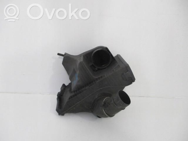 Renault Clio III Air filter box 