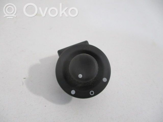 Renault Clio IV Wing mirror switch 
