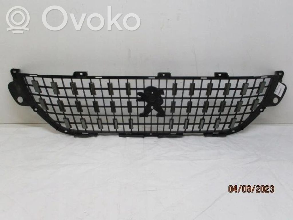 Peugeot 2008 I Maskownica / Grill / Atrapa górna chłodnicy 