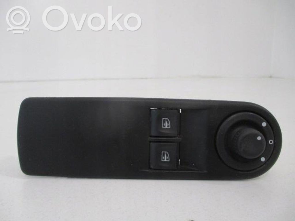 Renault Clio IV Electric window control switch 