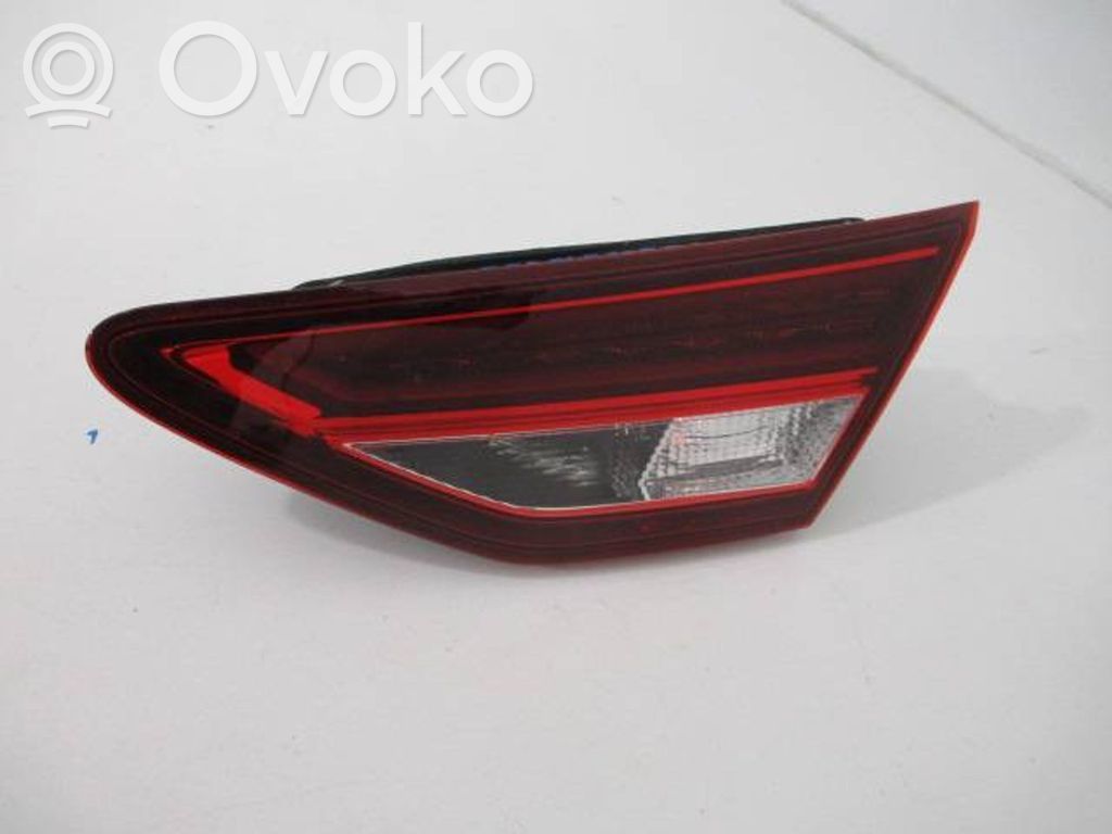Seat Leon (5F) Galinis žibintas dangtyje 