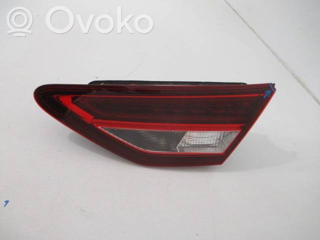 Seat Leon (5F) Galinis žibintas dangtyje 