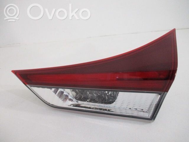 Toyota Auris E180 Lampy tylnej klapy bagażnika 