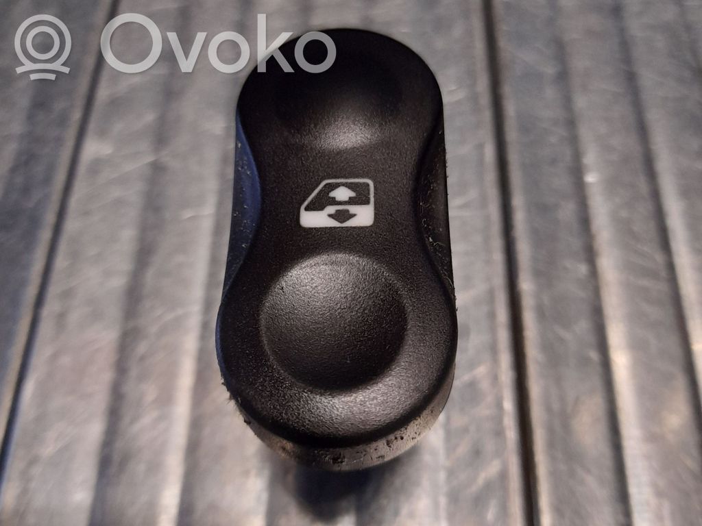 Dacia Duster Electric window control switch 