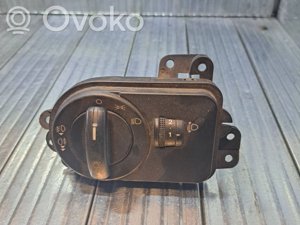 Ford Fiesta Lukturu slēdzis 
