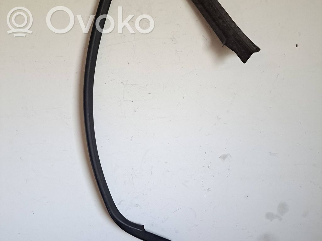 Autres éléments de garniture porte avant   95B867610B