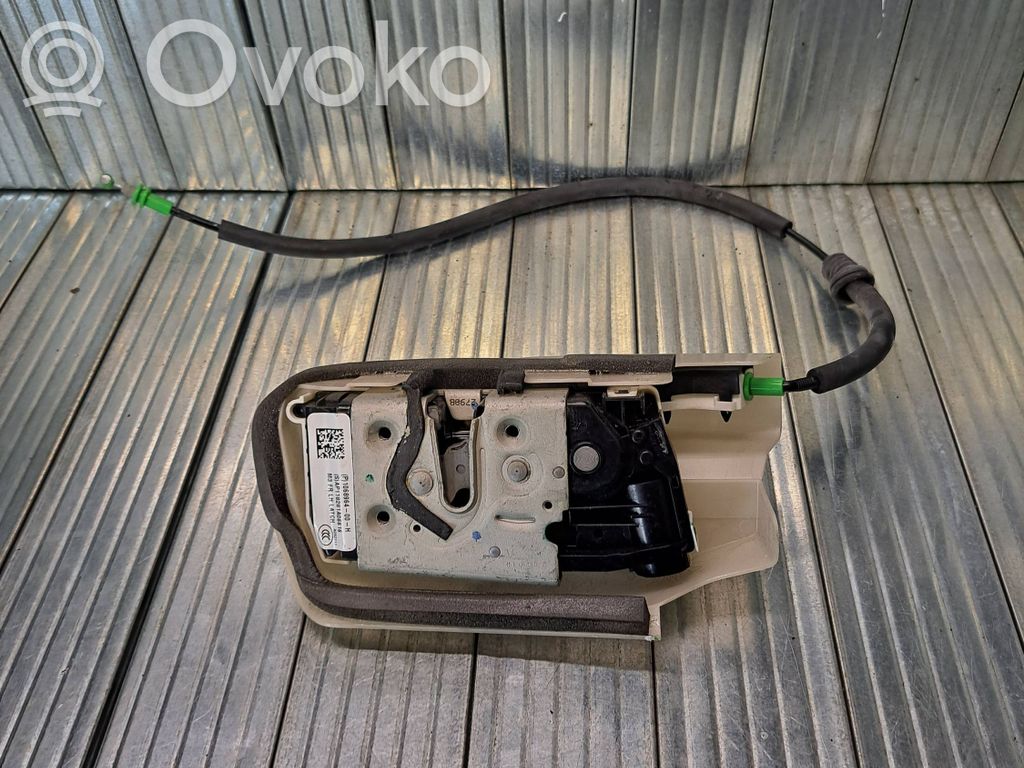 Priekšpusē slēdzene   106896400H,A052111,AP118281A06616