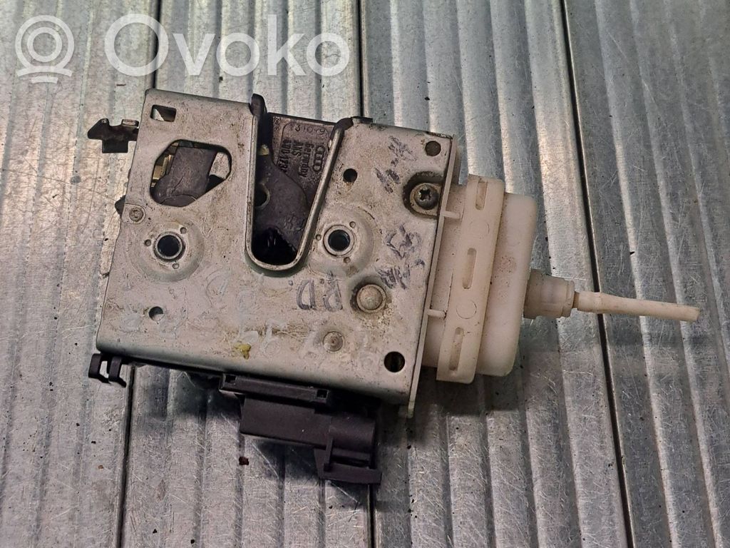 Audi A4 S4 B5 8D Priekšpusē slēdzene 