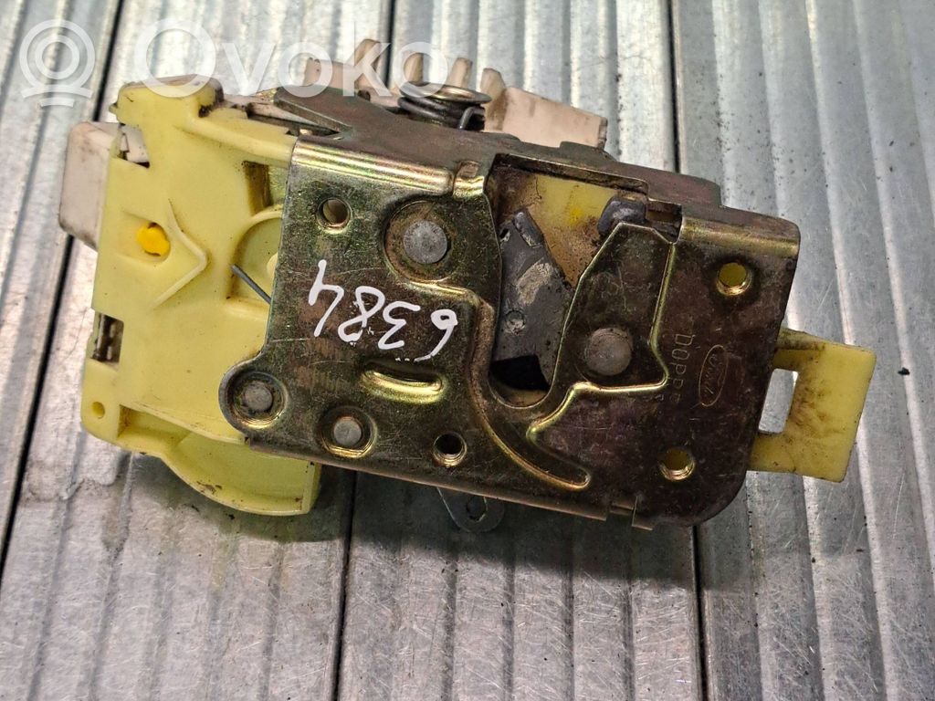 Ford Focus Priekšpusē slēdzene 
