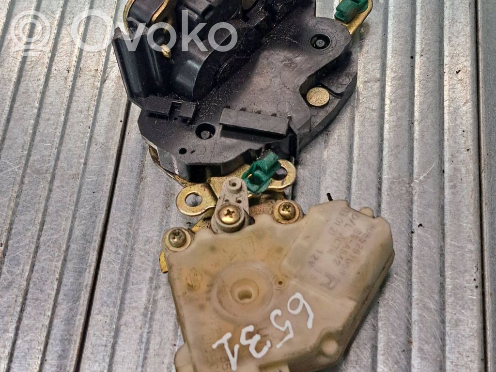 Nissan Almera Tino Zamek drzwi przednich 