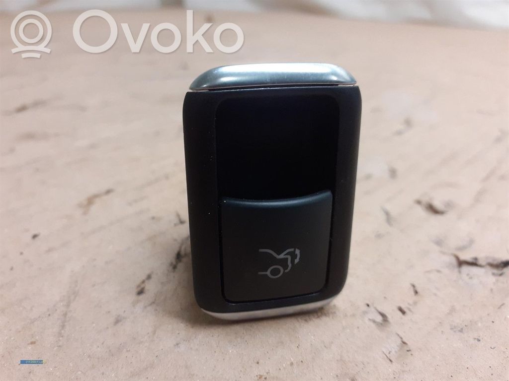 Tailgate/boot open switch button   A2128200156