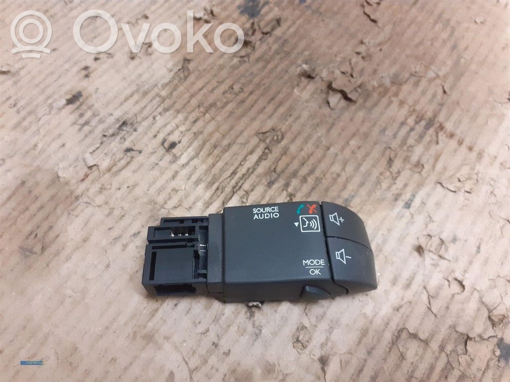 Renault Trafic II (X83) Boutons / interrupteurs volant 
