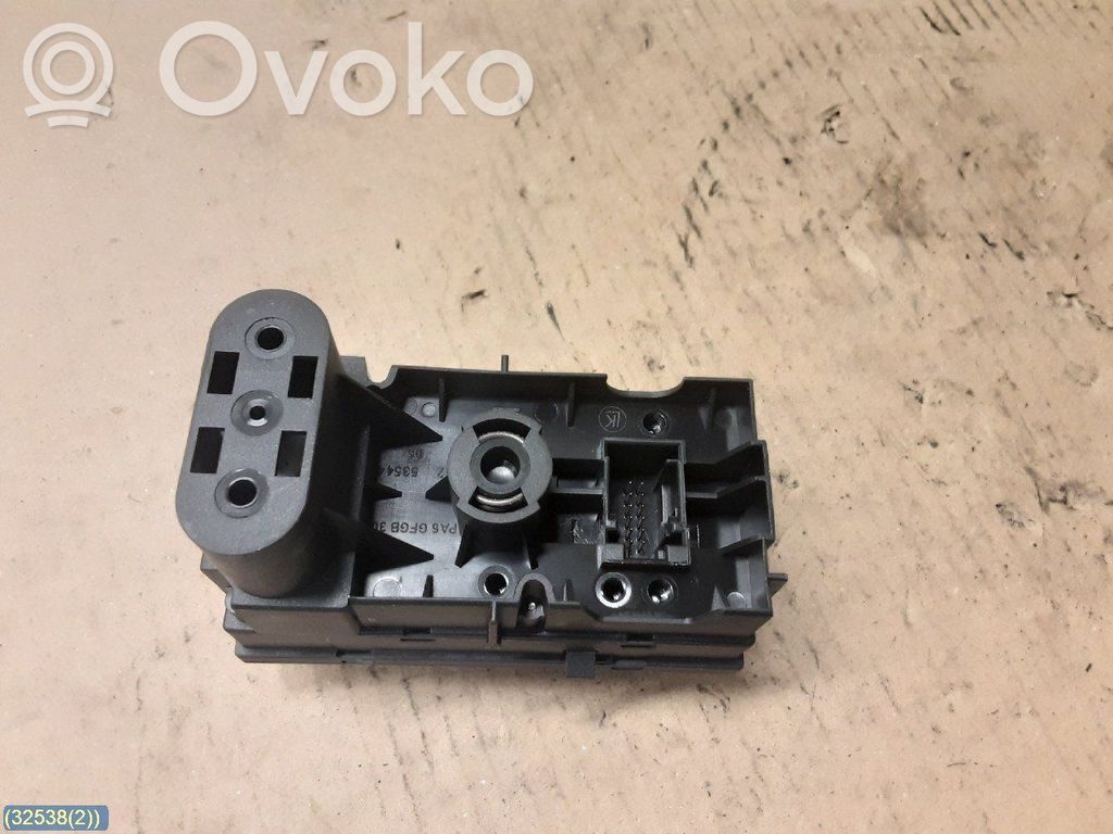 Light switch   13177067