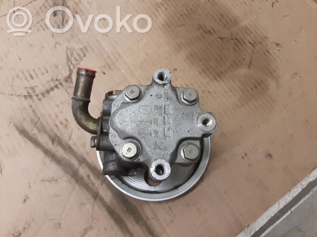 Audi A4 S4 B7 8E 8H Ohjaustehostimen pumppu 