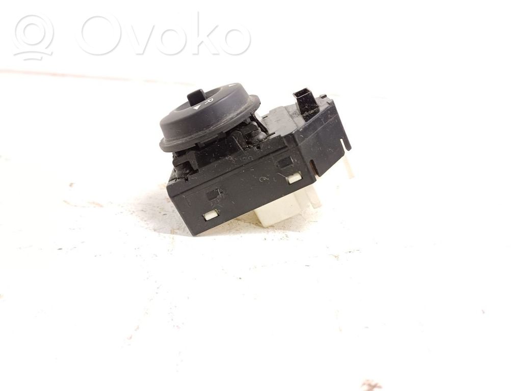 Wing mirror switch   935601H000,457480
