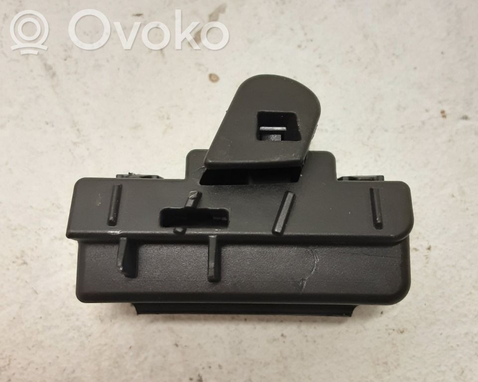 Volvo XC70 Éclairage intérieur porte avant 