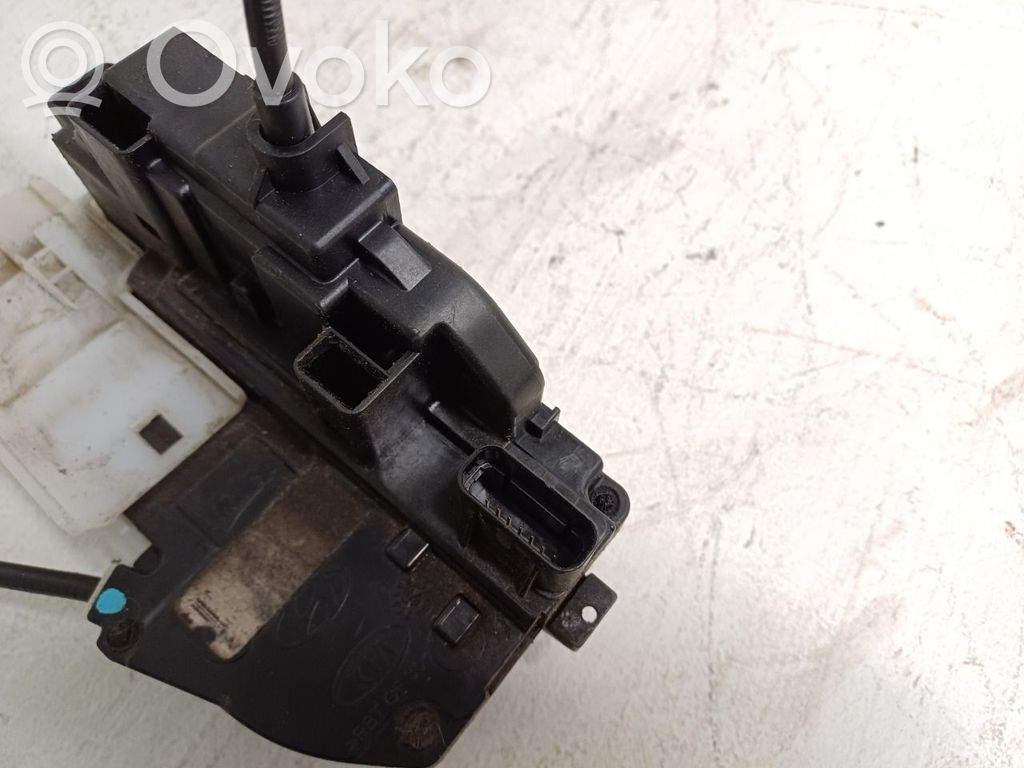 KIA Ceed Priekšpusē slēdzene 