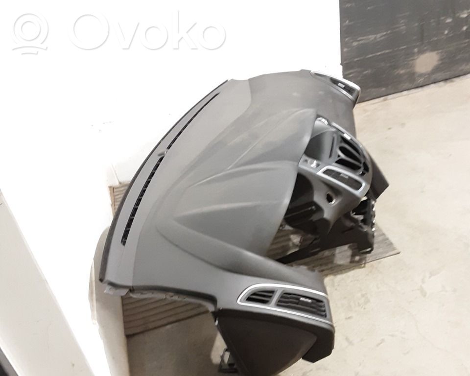 Ford Focus Panelis 
