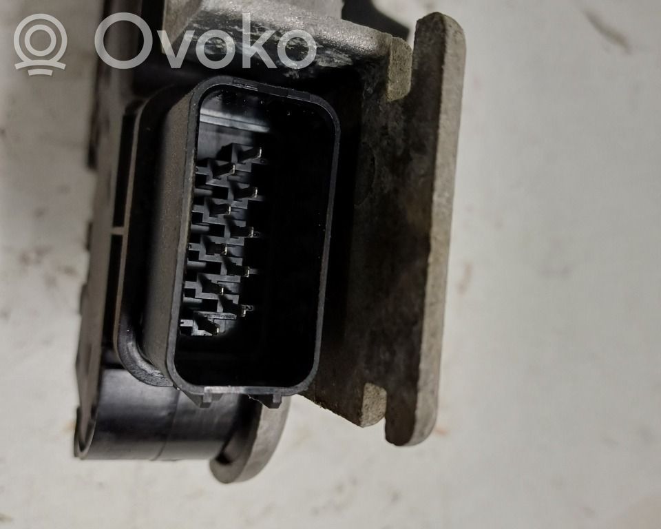 Volvo V50 Zamek drzwi tylnych 